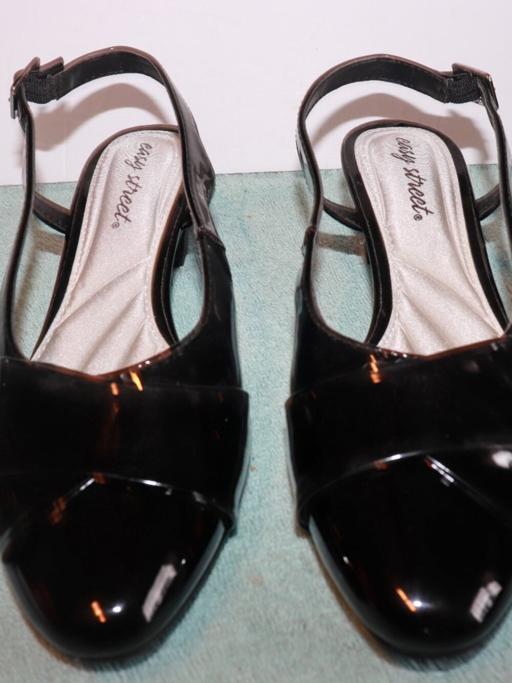 Easy Street Faux Patent Leather Sling Back  Shoes Sz 8 Wide Black